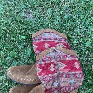Size 9 Minnetonka High Moccasin Boots